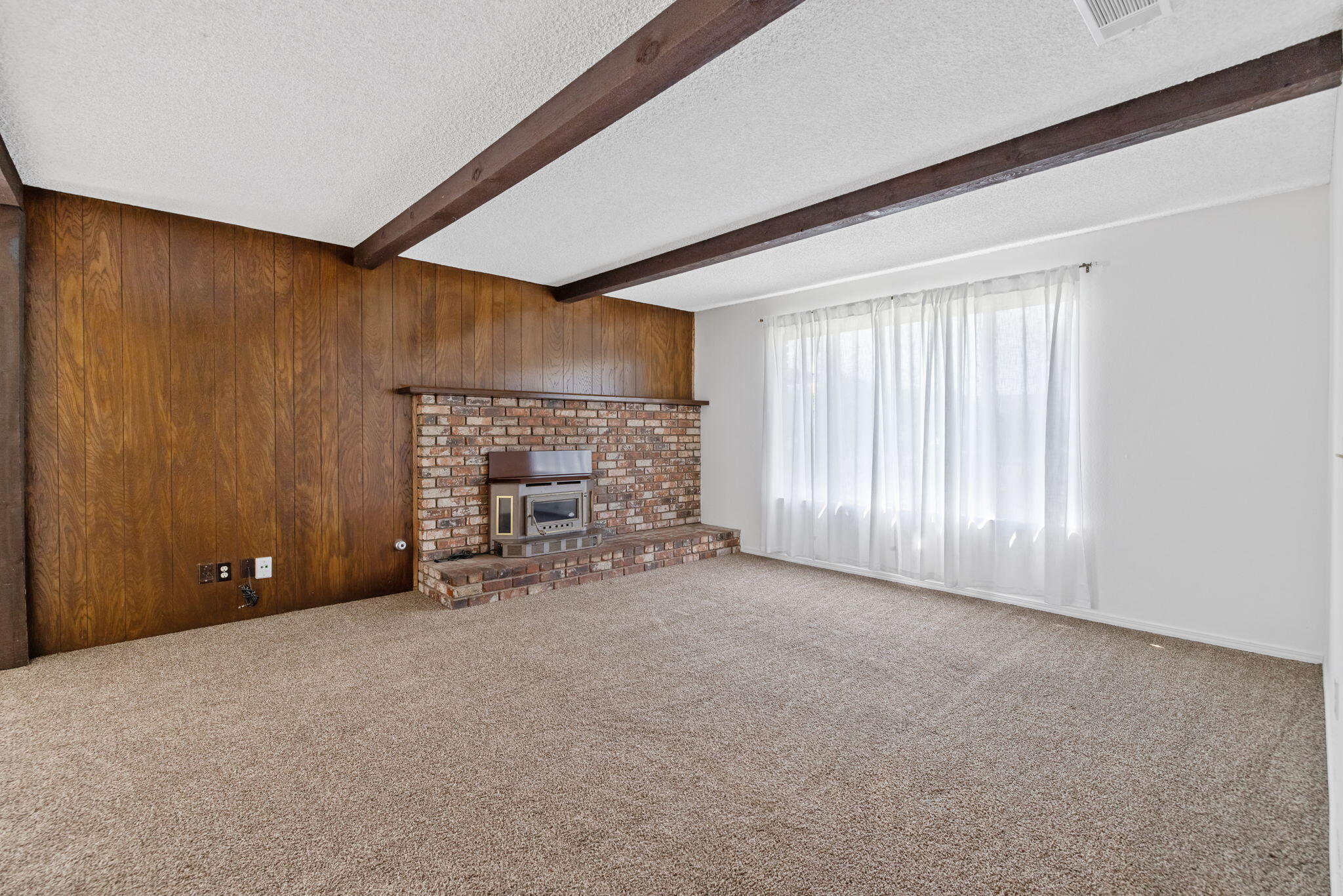 1700 W La Vida Ave, Visalia, CA 93277