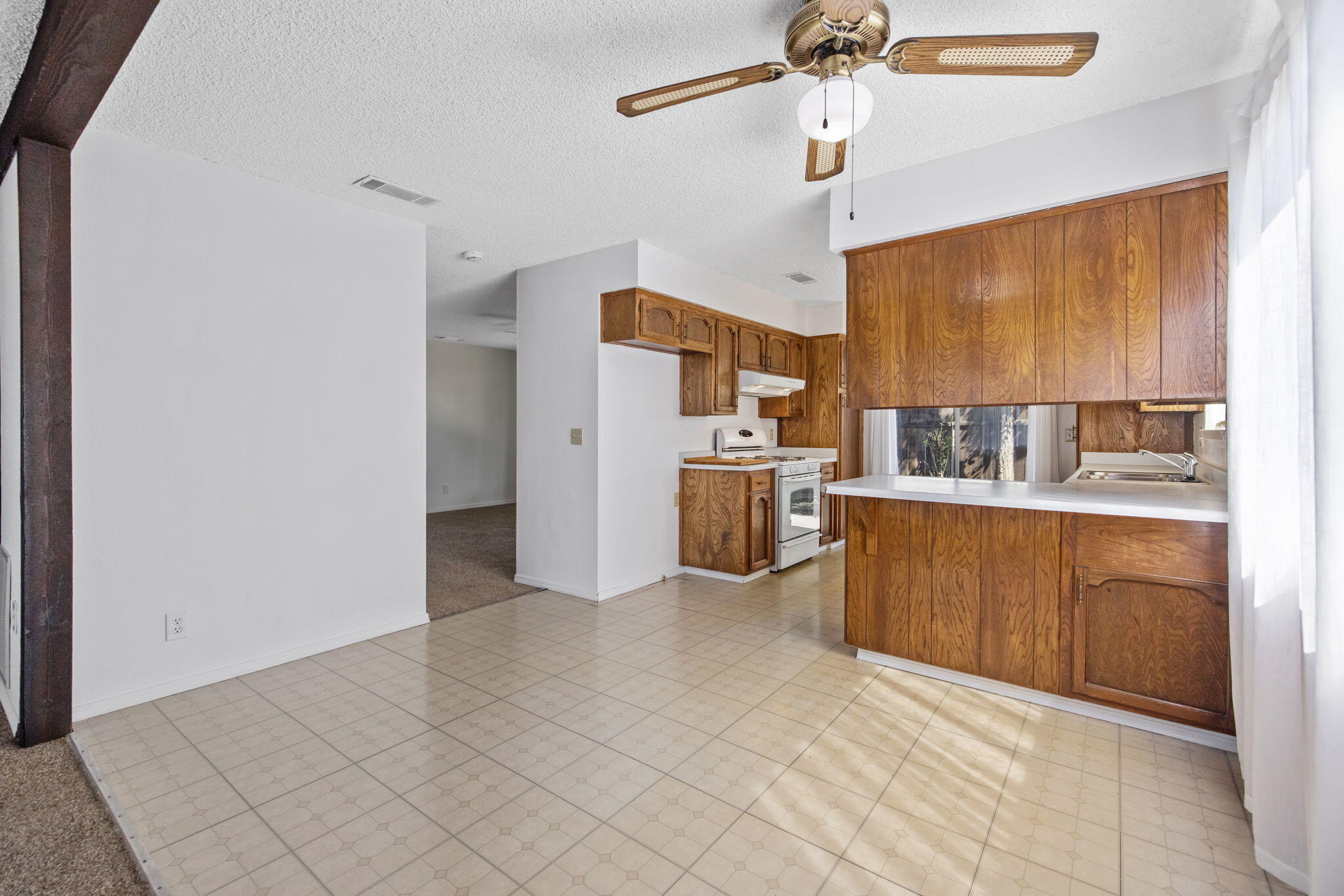 1700 W La Vida Ave, Visalia, CA 93277