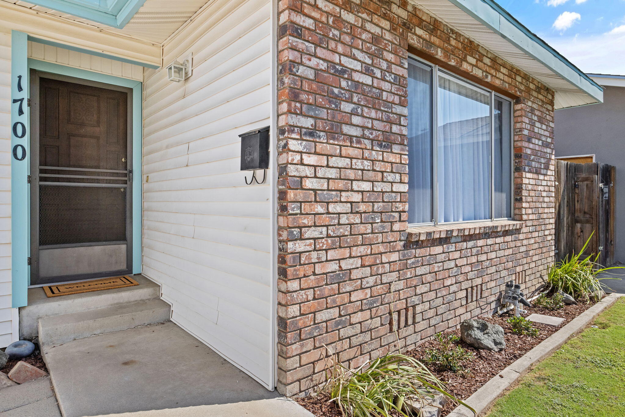 1700 W La Vida Ave, Visalia, CA 93277