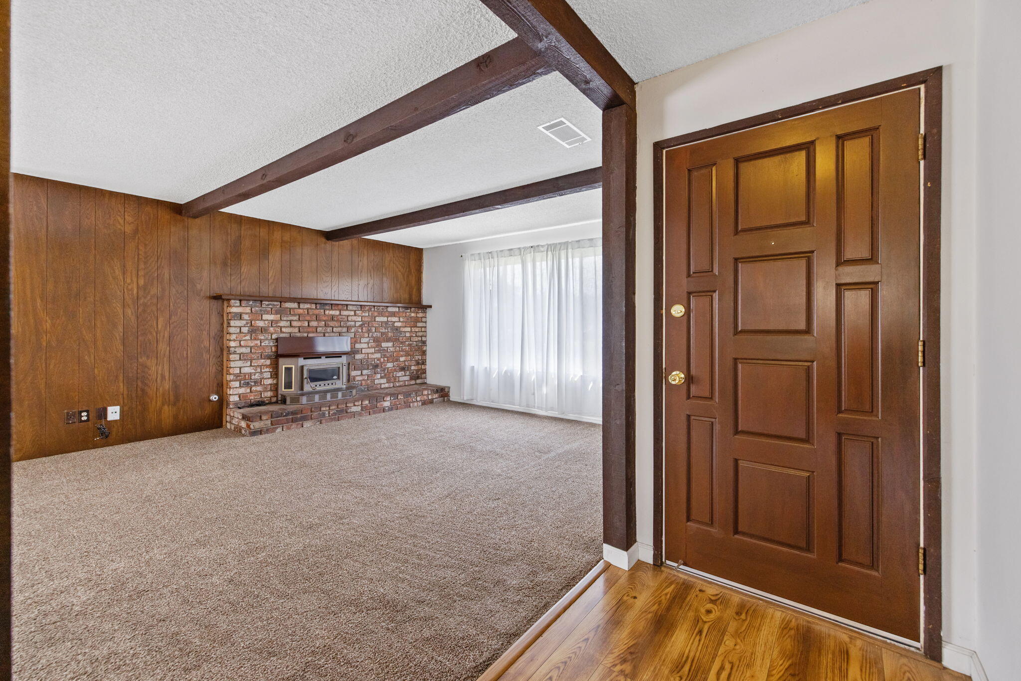 1700 W La Vida Ave, Visalia, CA 93277