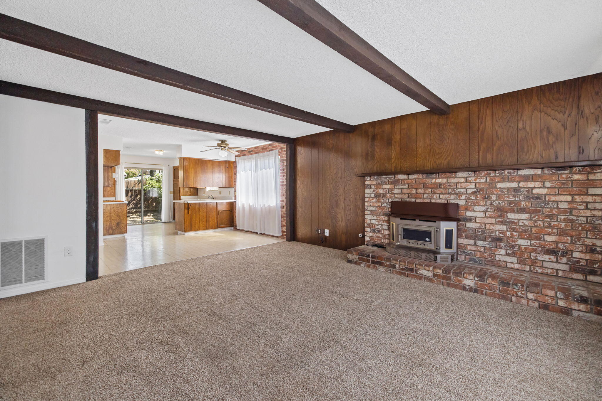 1700 W La Vida Ave, Visalia, CA 93277