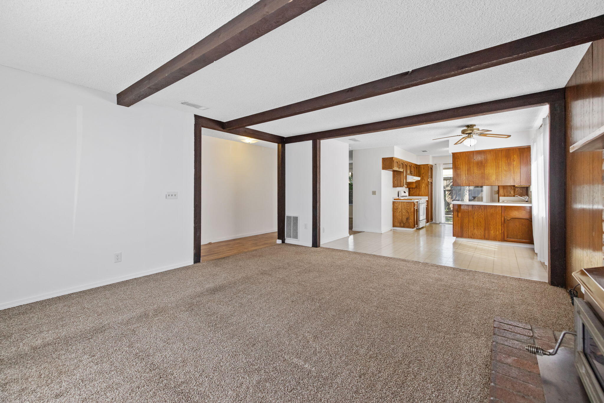 1700 W La Vida Ave, Visalia, CA 93277