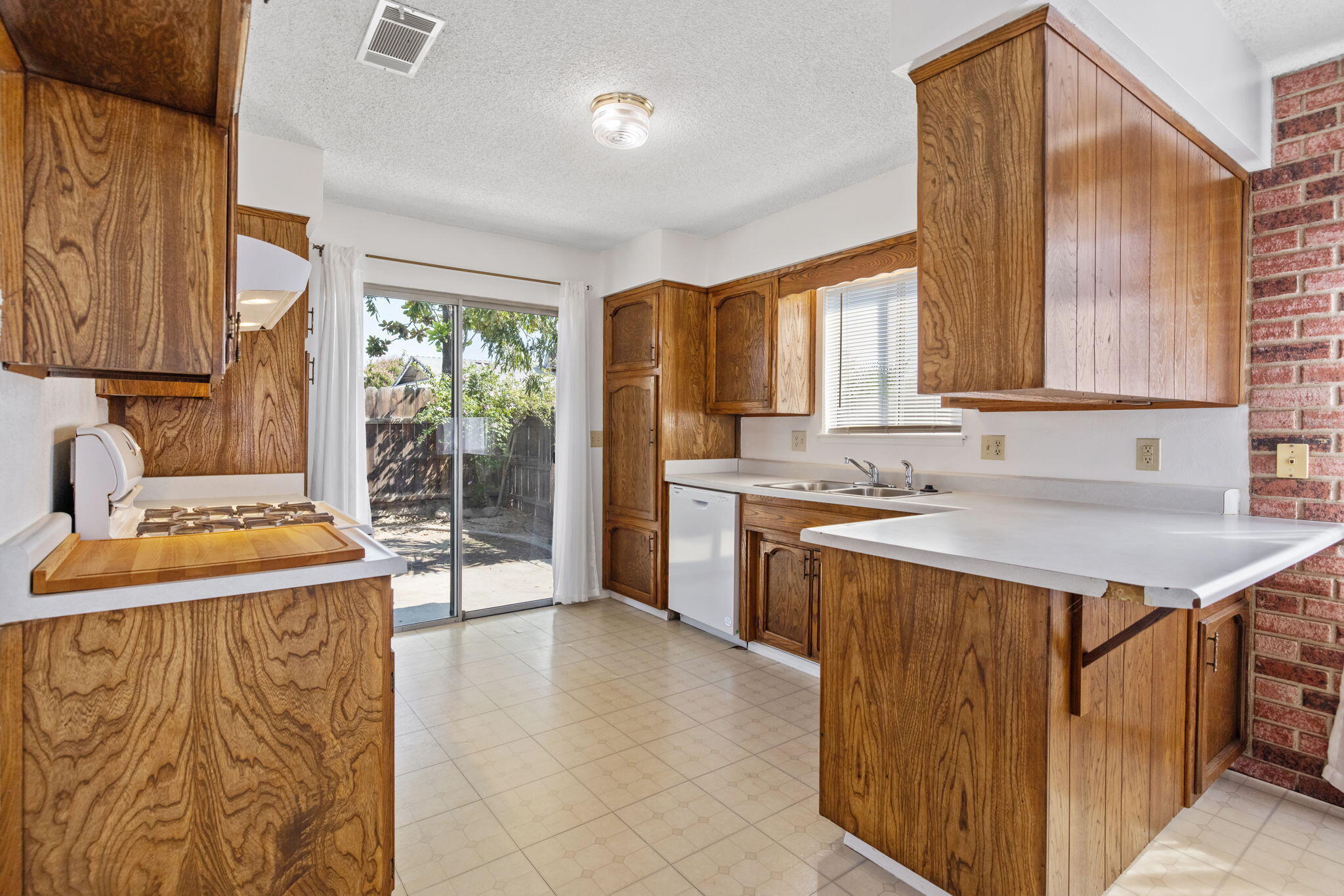 1700 W La Vida Ave, Visalia, CA 93277