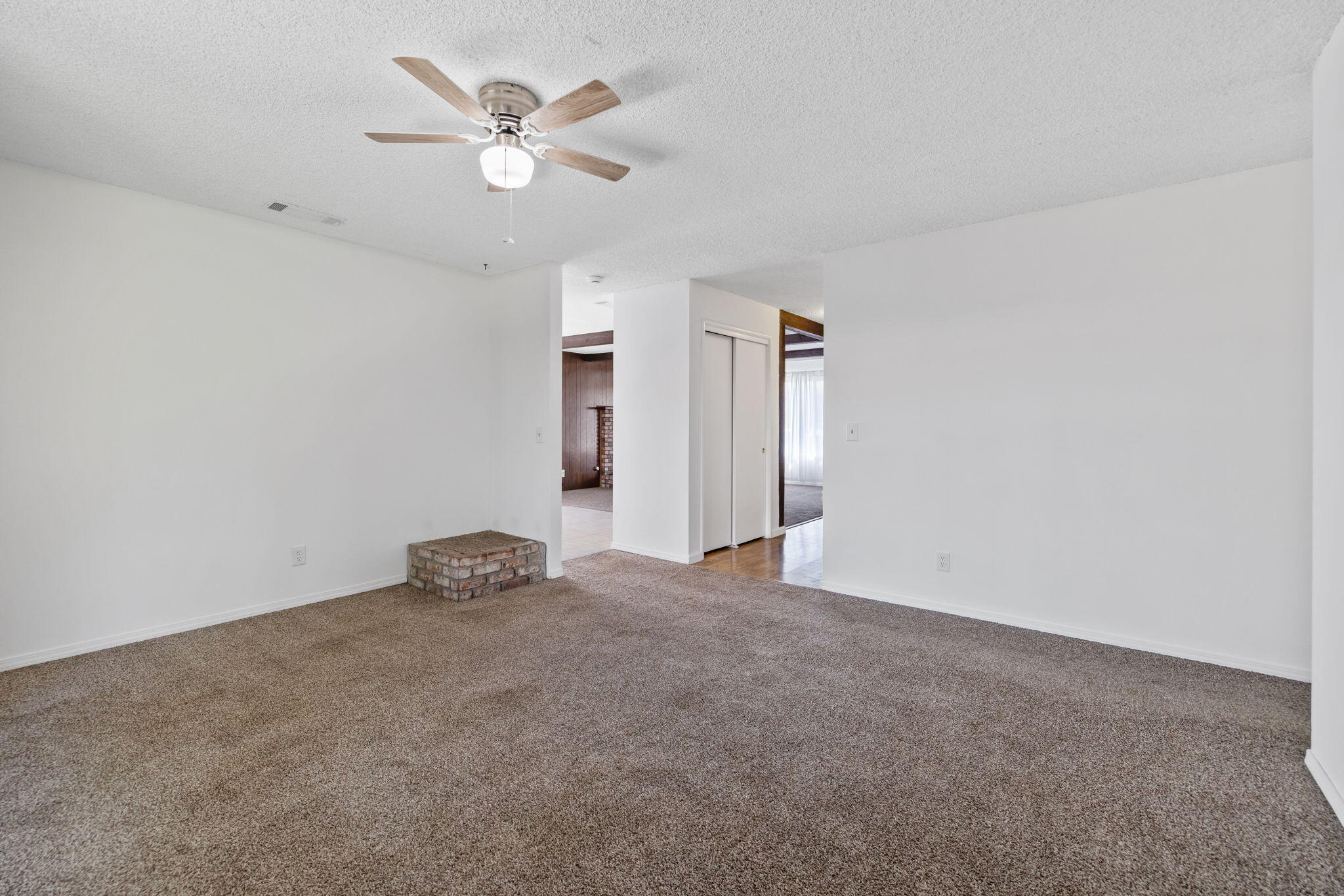 1700 W La Vida Ave, Visalia, CA 93277