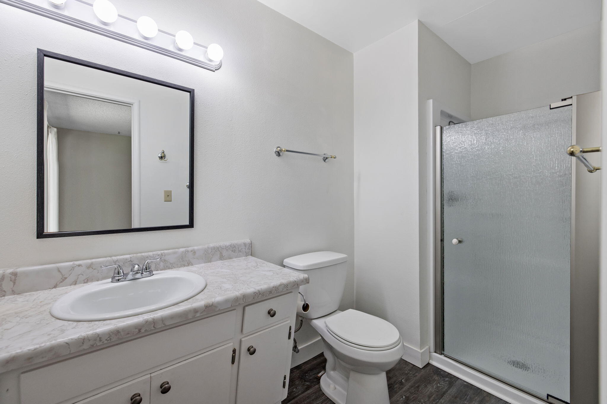 1700 W La Vida Ave, Visalia, CA 93277