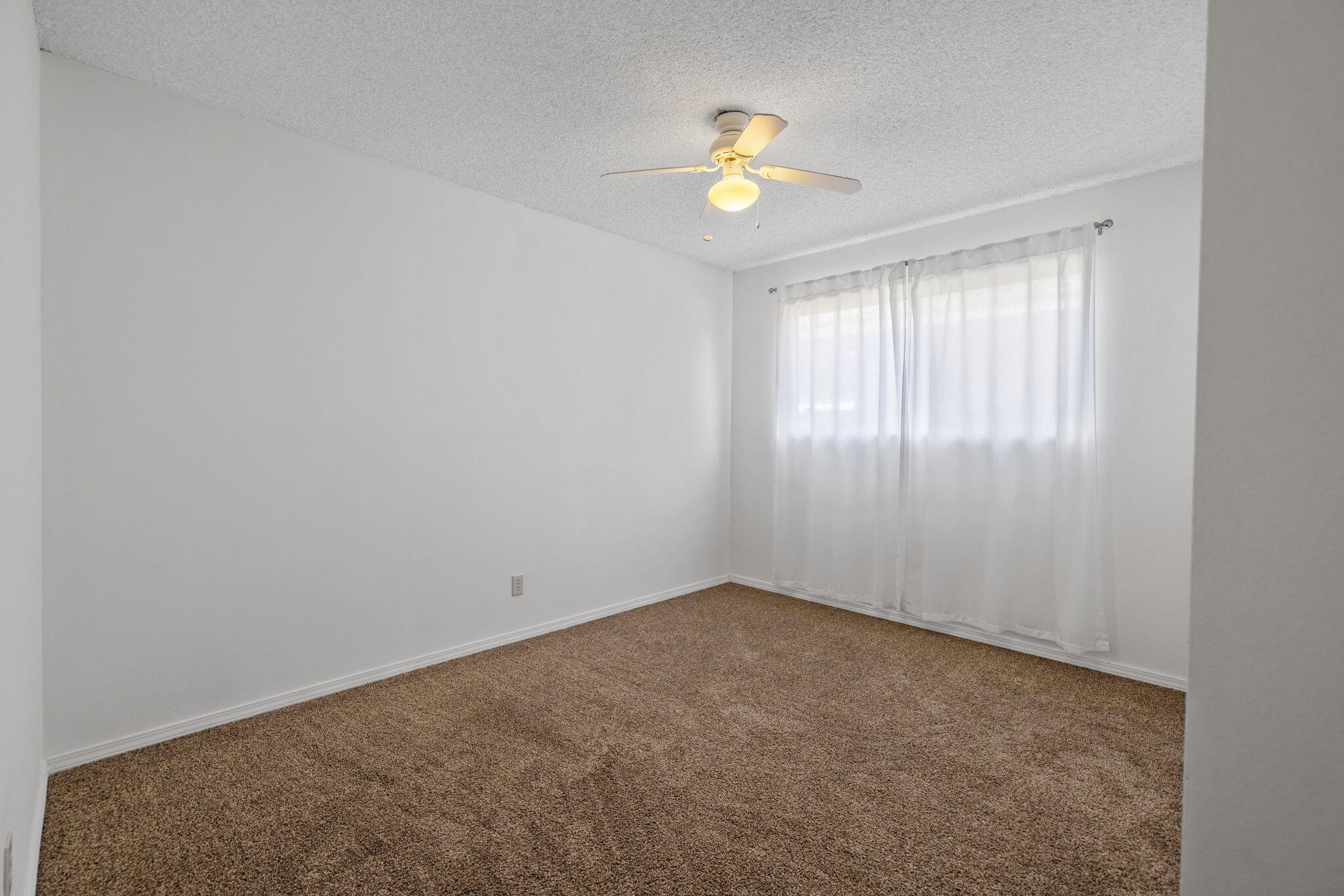 1700 W La Vida Ave, Visalia, CA 93277