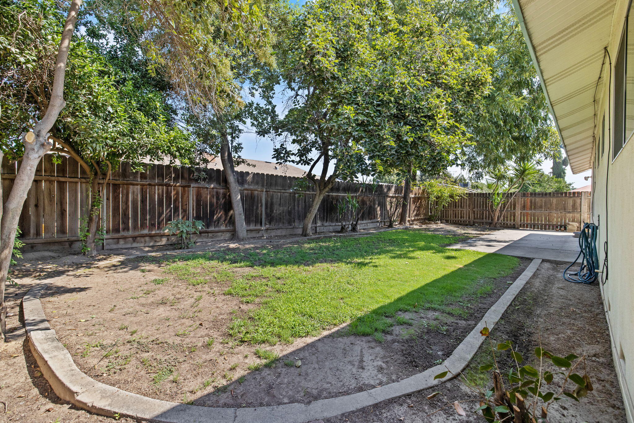 1700 W La Vida Ave, Visalia, CA 93277