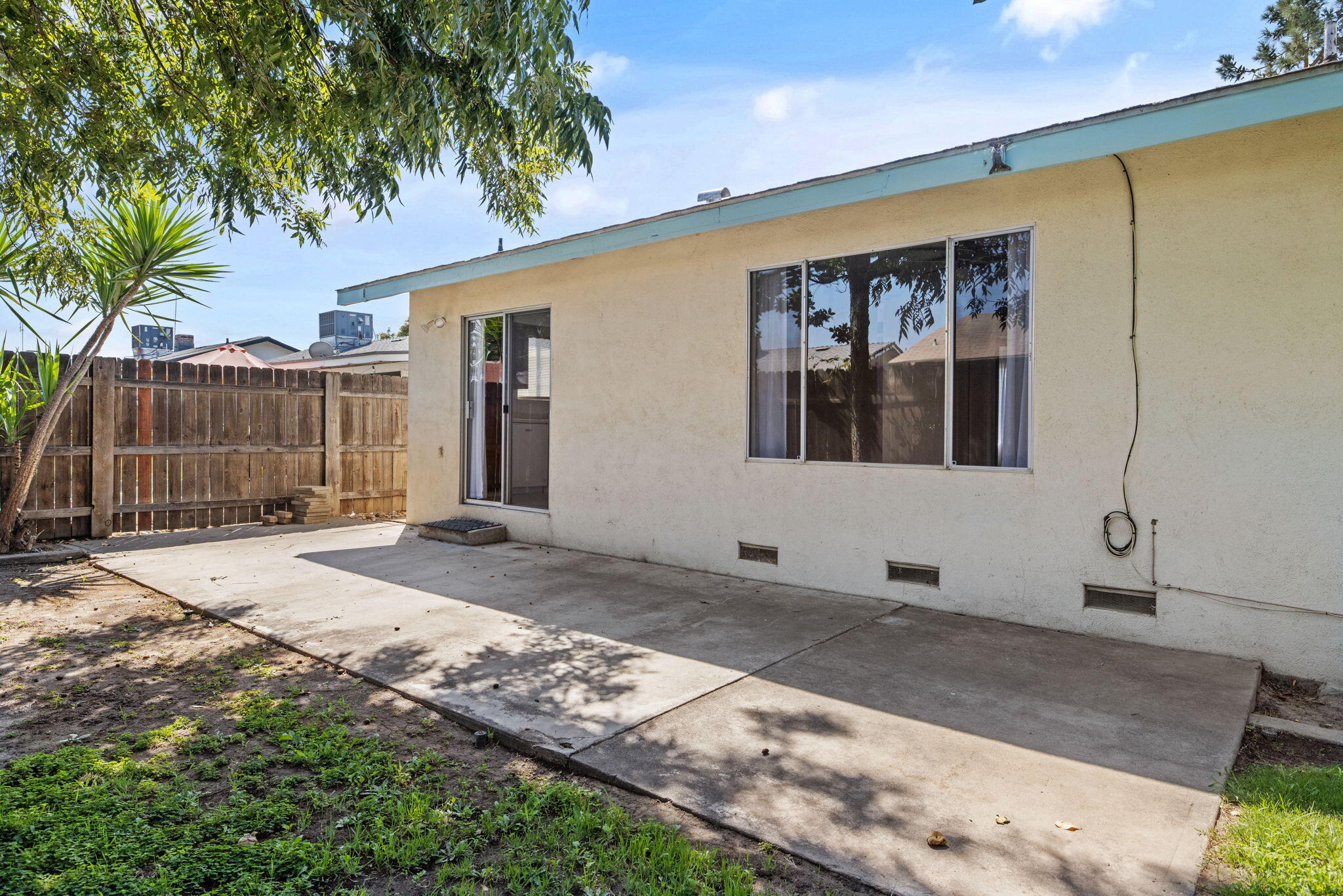 1700 W La Vida Ave, Visalia, CA 93277