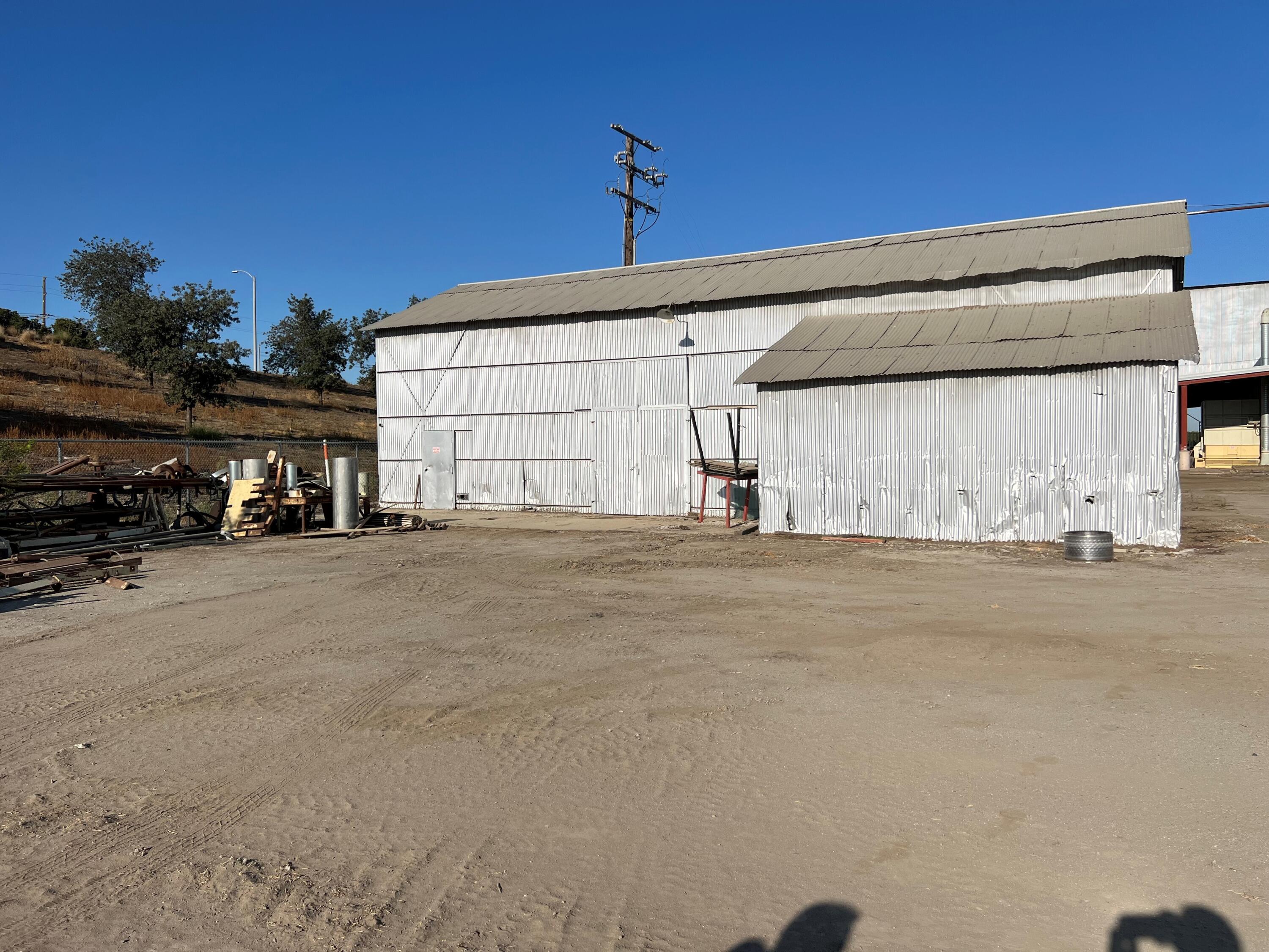 626 W Cartmill Ave, Tulare, CA 93274