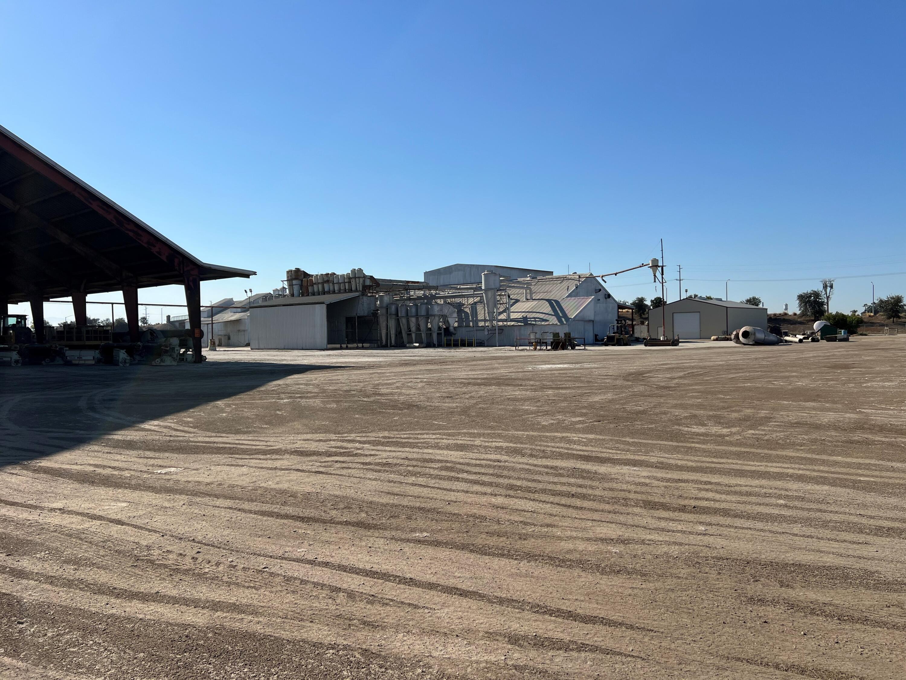 626 W Cartmill Ave, Tulare, CA 93274