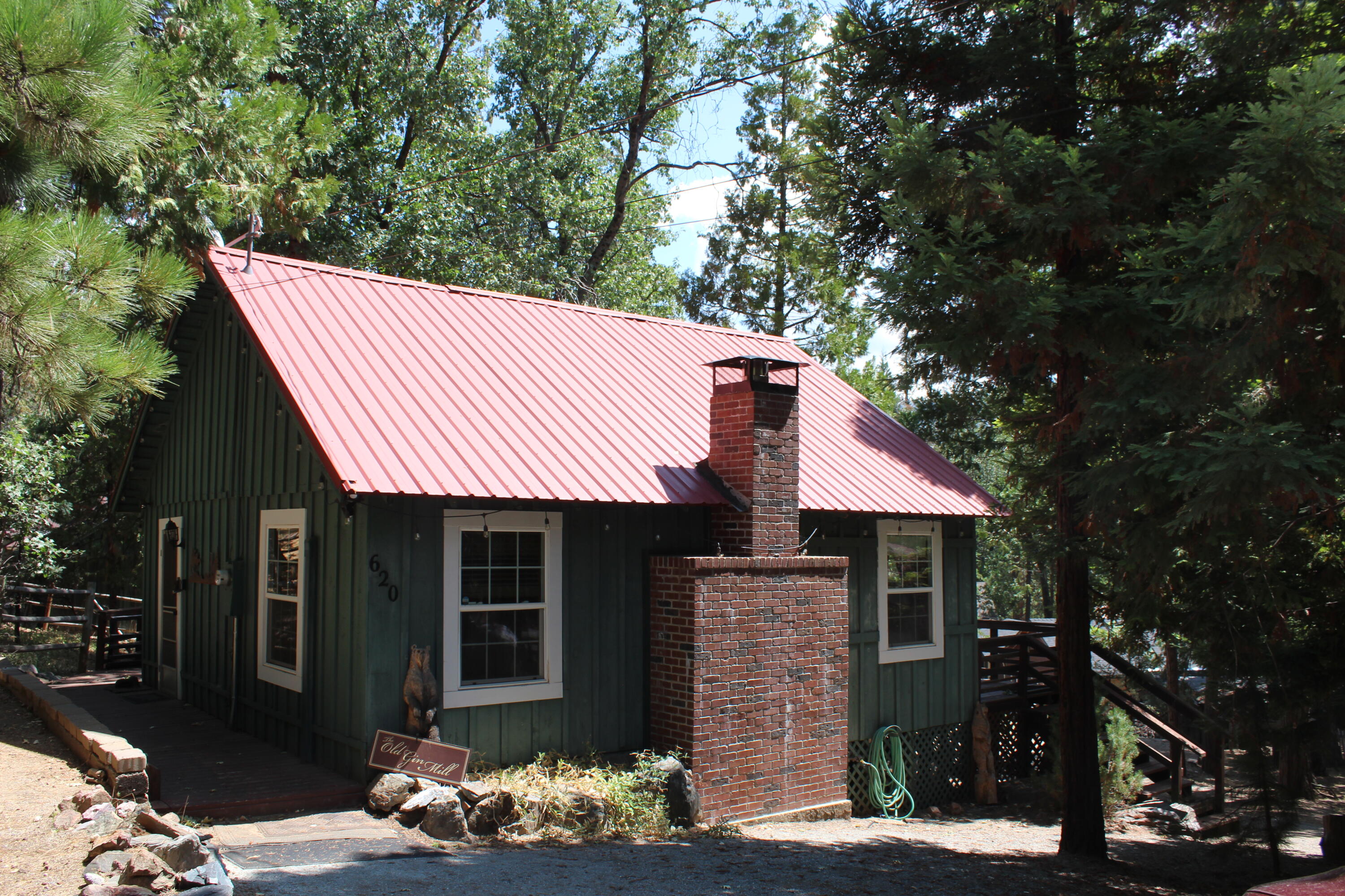 620 Loop Dr, Camp Nelson, CA 93265