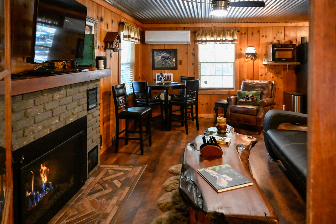 620 Loop Dr, Camp Nelson, CA 93265