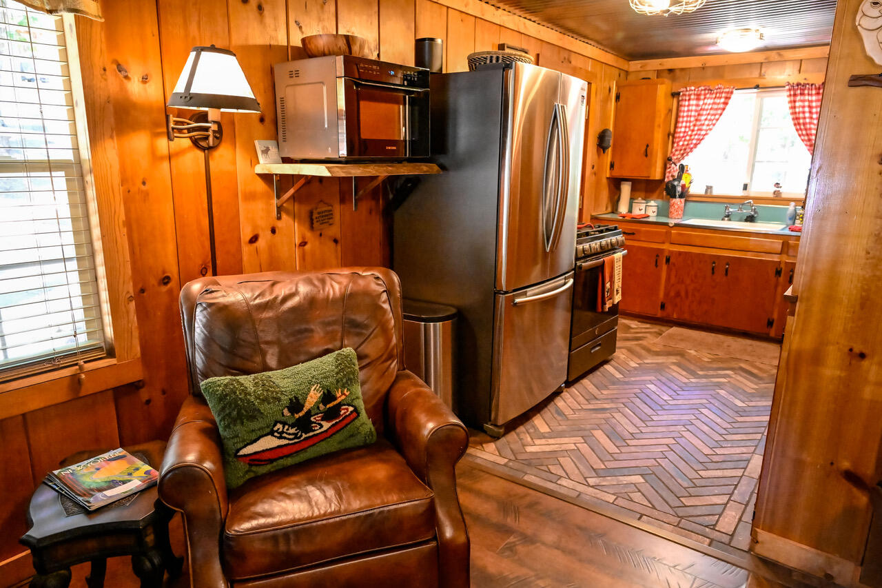 620 Loop Dr, Camp Nelson, CA 93265