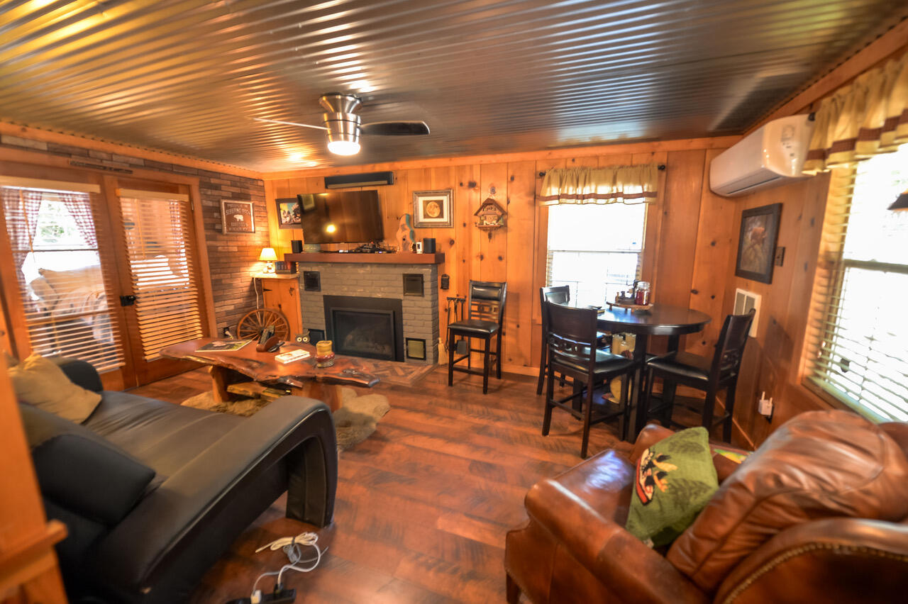 620 Loop Dr, Camp Nelson, CA 93265