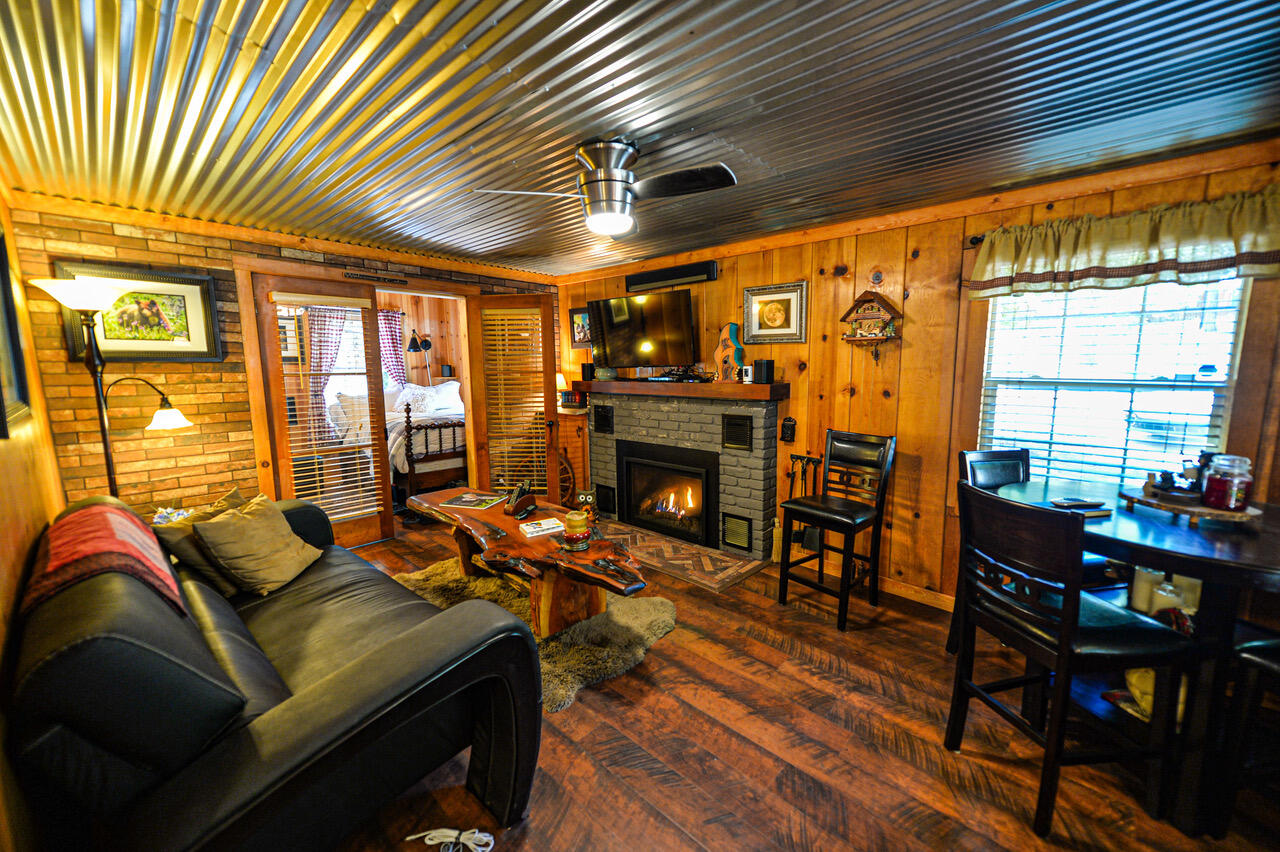 620 Loop Dr, Camp Nelson, CA 93265