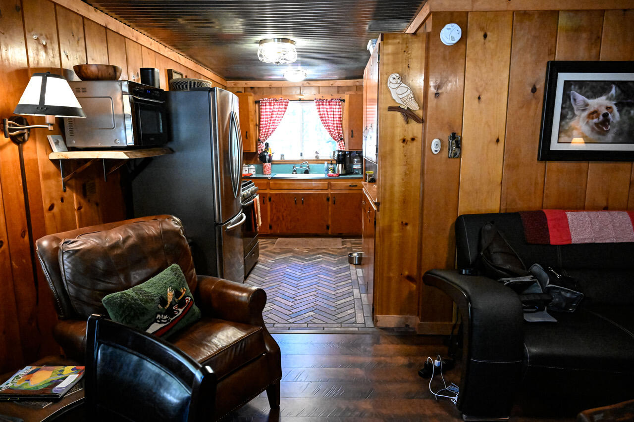 620 Loop Dr, Camp Nelson, CA 93265