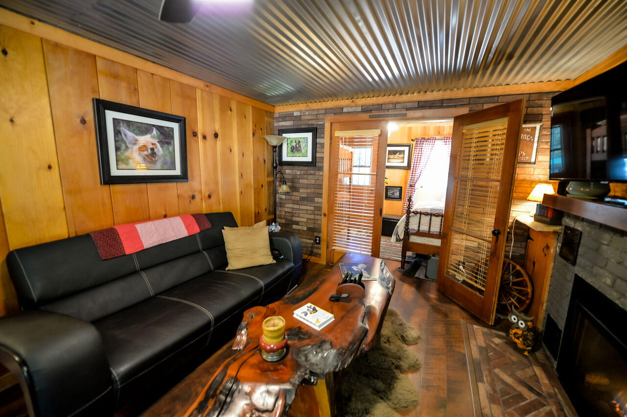 620 Loop Dr, Camp Nelson, CA 93265