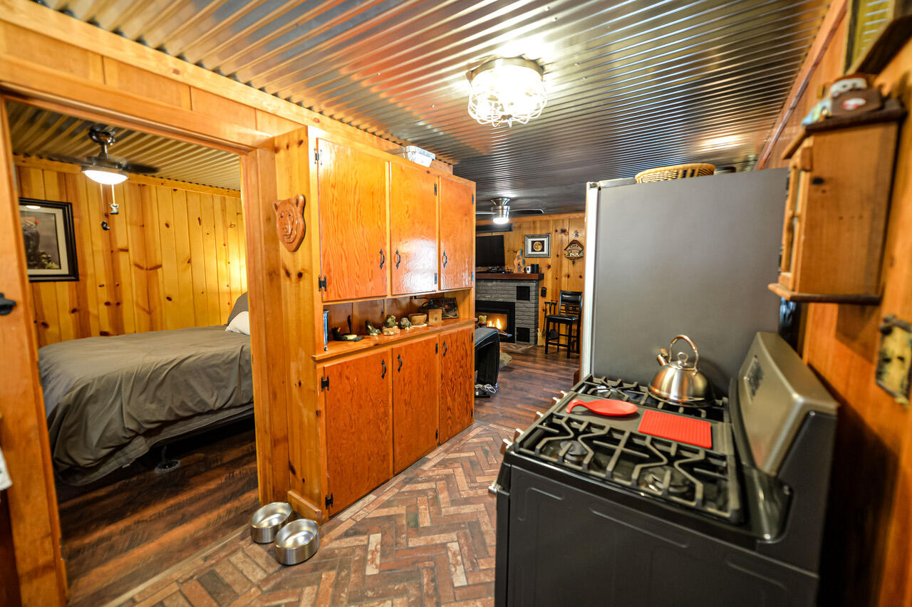 620 Loop Dr, Camp Nelson, CA 93265