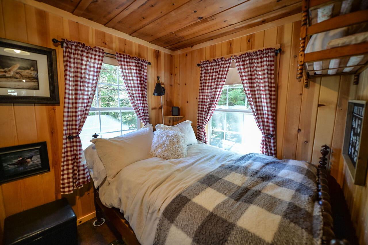 620 Loop Dr, Camp Nelson, CA 93265