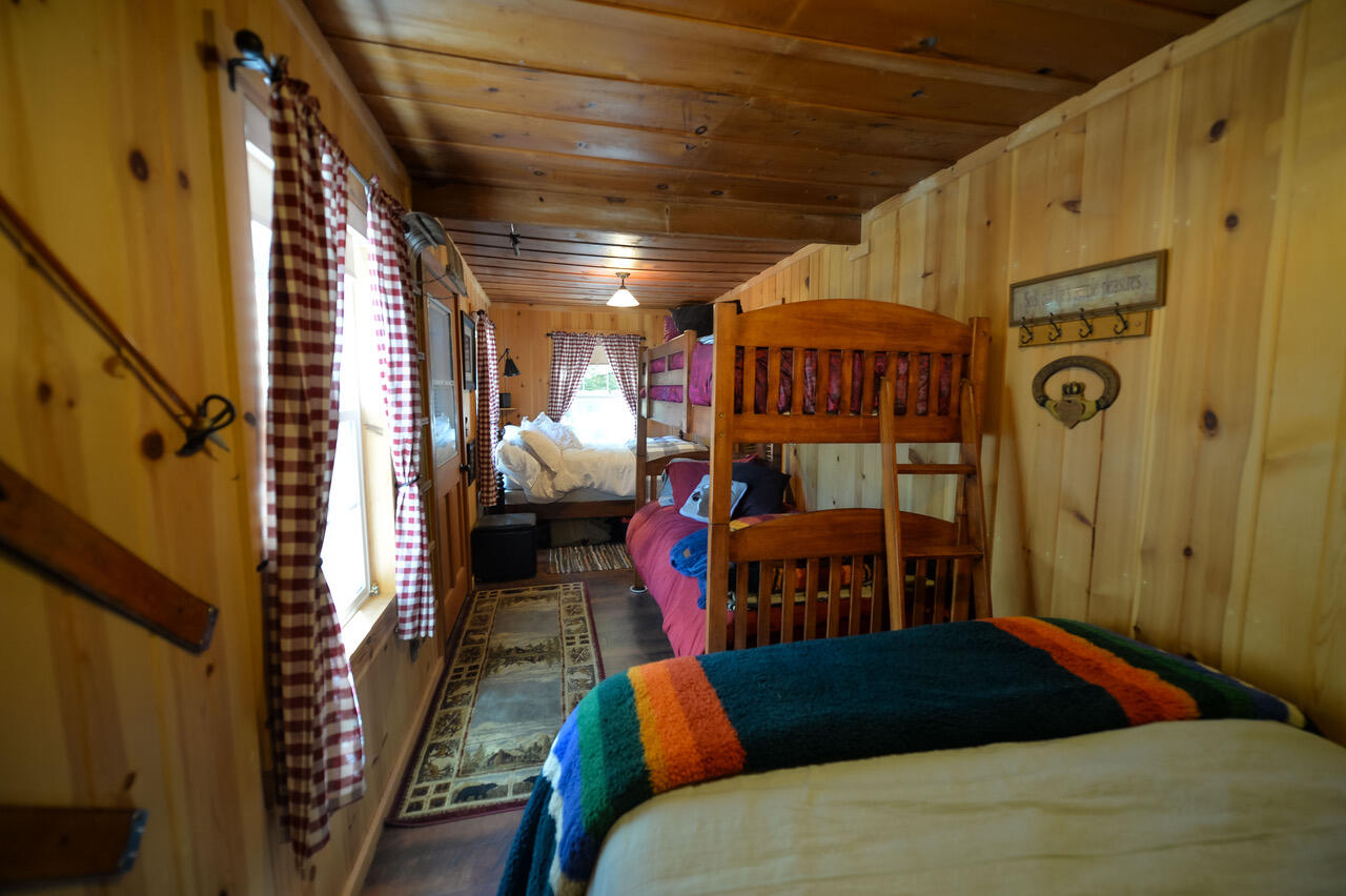 620 Loop Dr, Camp Nelson, CA 93265