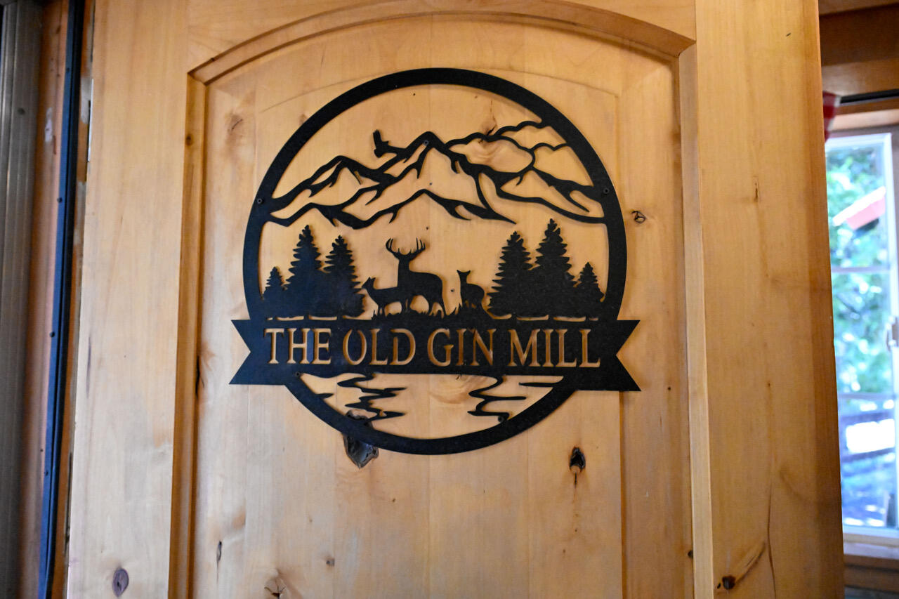 620 Loop Dr, Camp Nelson, CA 93265