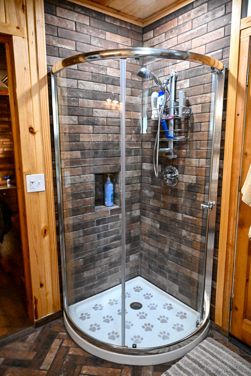 620 Loop Dr, Camp Nelson, CA 93265