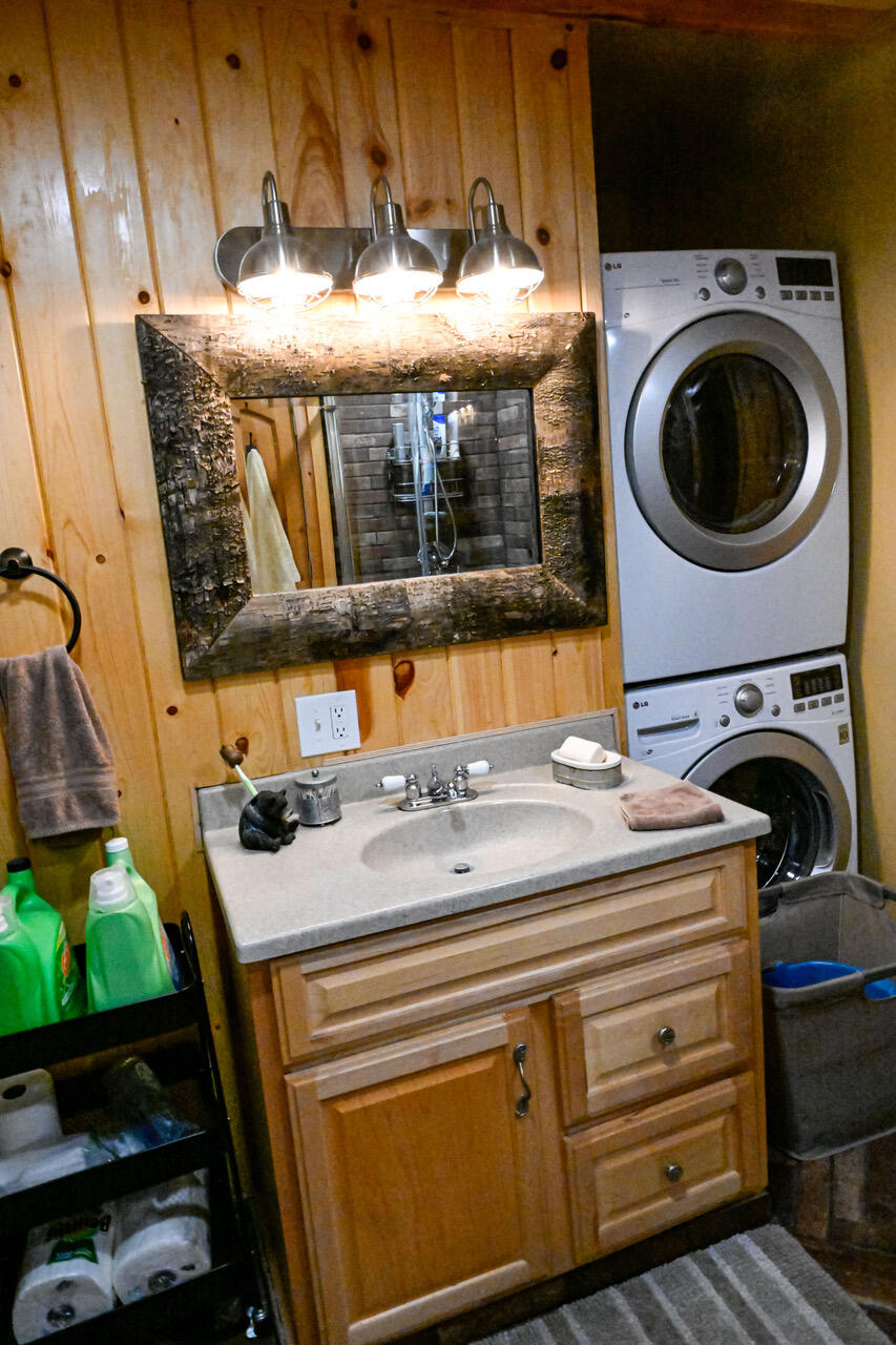 620 Loop Dr, Camp Nelson, CA 93265