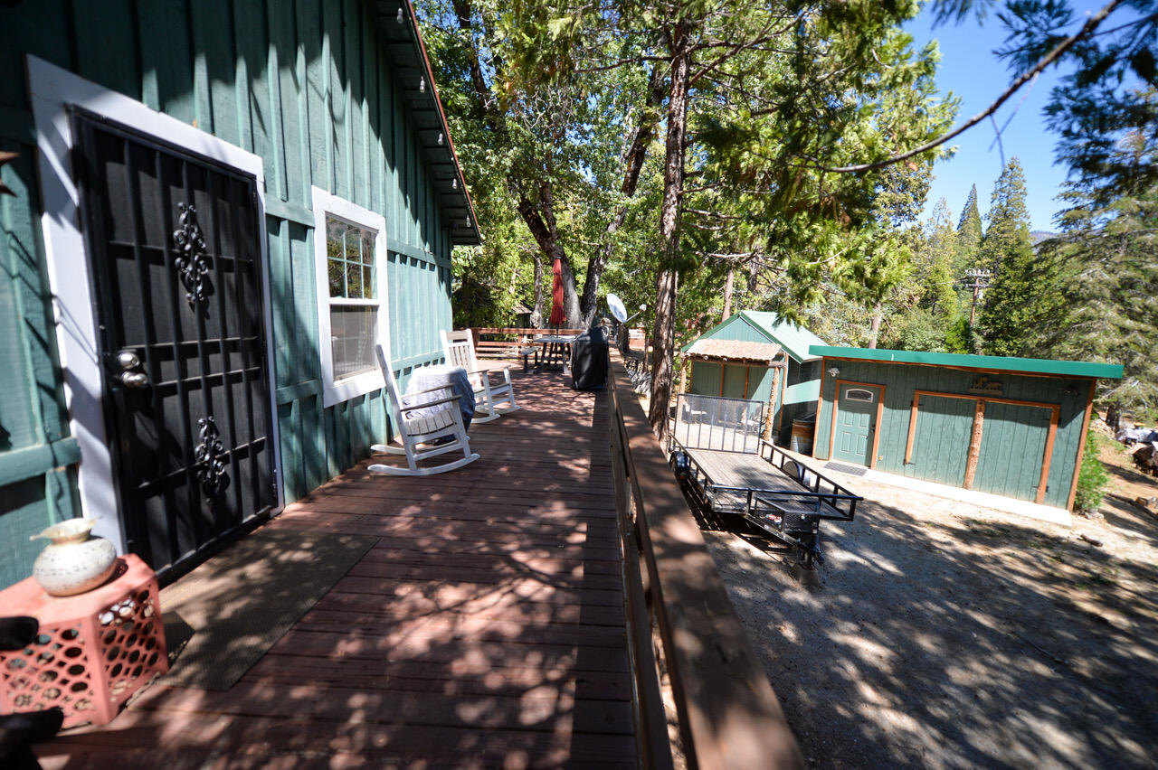 620 Loop Dr, Camp Nelson, CA 93265