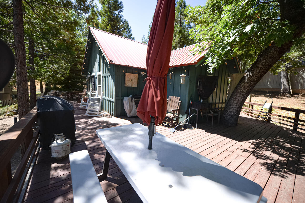 620 Loop Dr, Camp Nelson, CA 93265