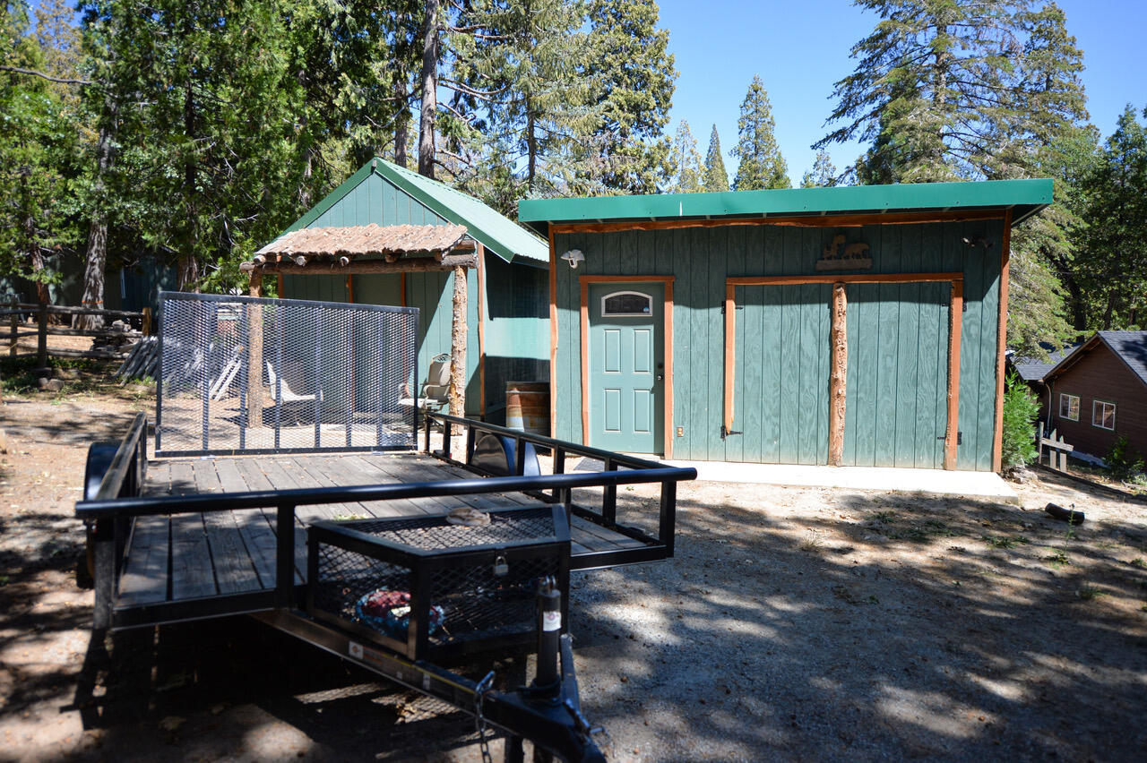 620 Loop Dr, Camp Nelson, CA 93265