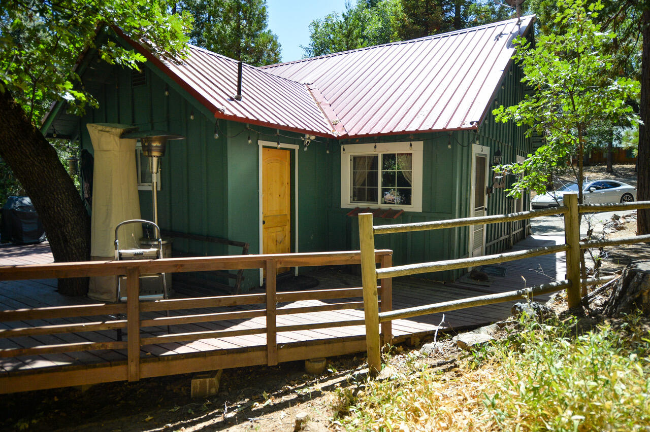 620 Loop Dr, Camp Nelson, CA 93265