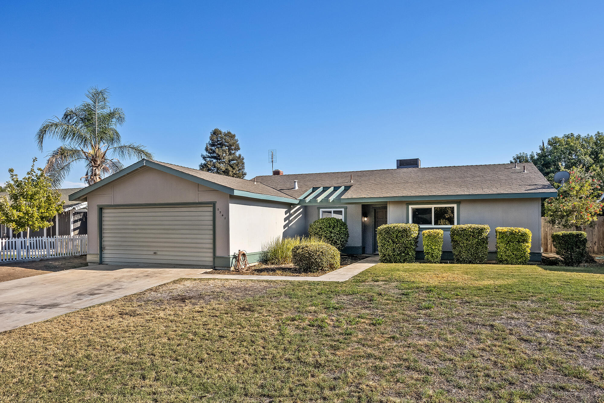 5541 W Walnut Ave, Visalia, CA 93277