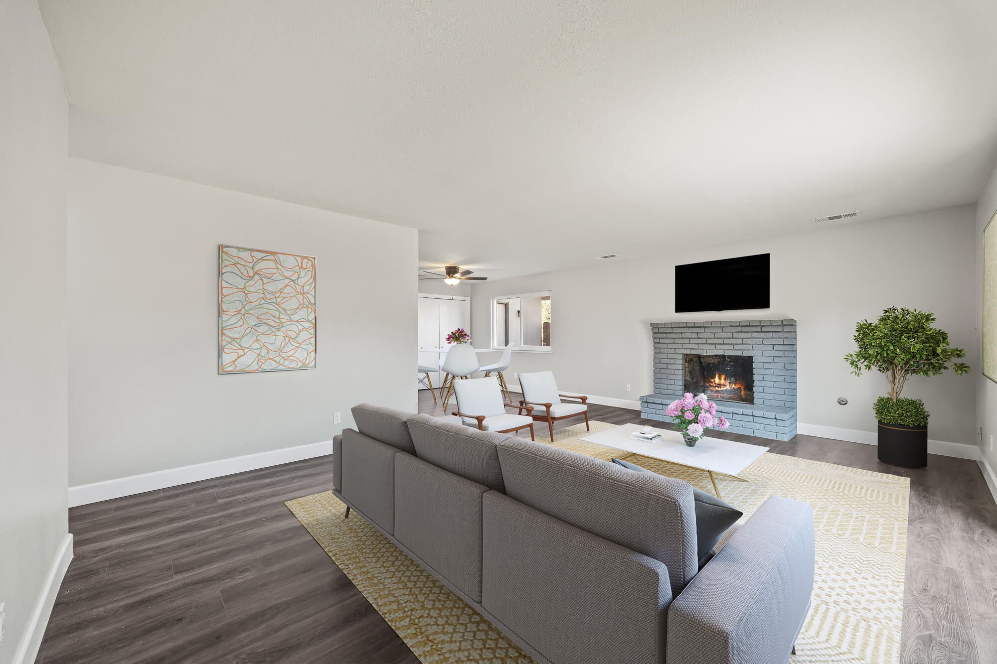 5541 W Walnut Ave, Visalia, CA 93277