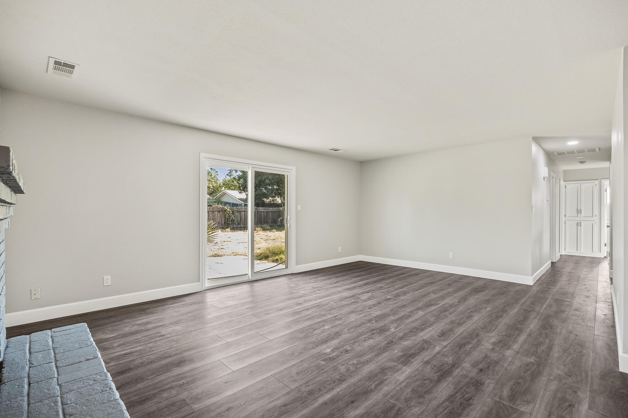 5541 W Walnut Ave, Visalia, CA 93277