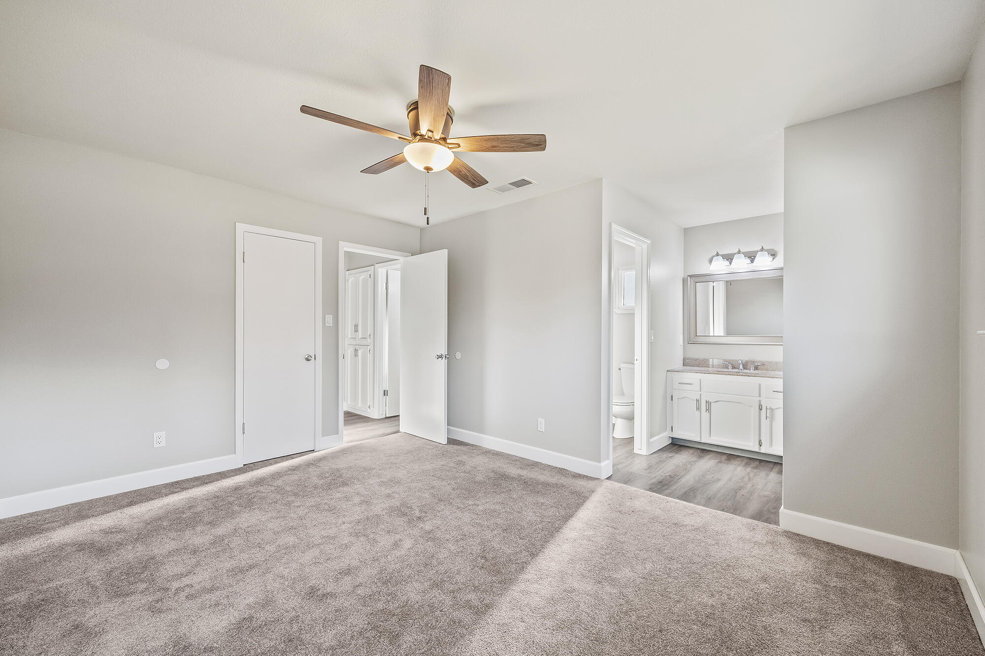 5541 W Walnut Ave, Visalia, CA 93277