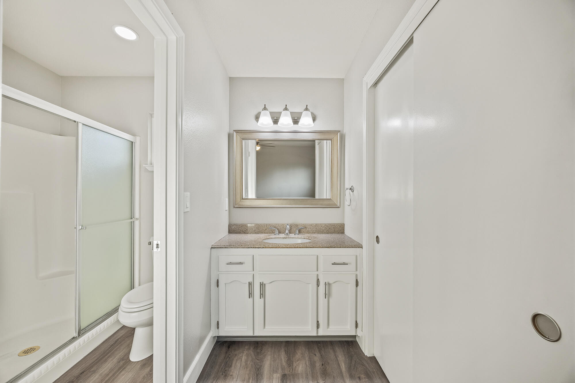 5541 W Walnut Ave, Visalia, CA 93277