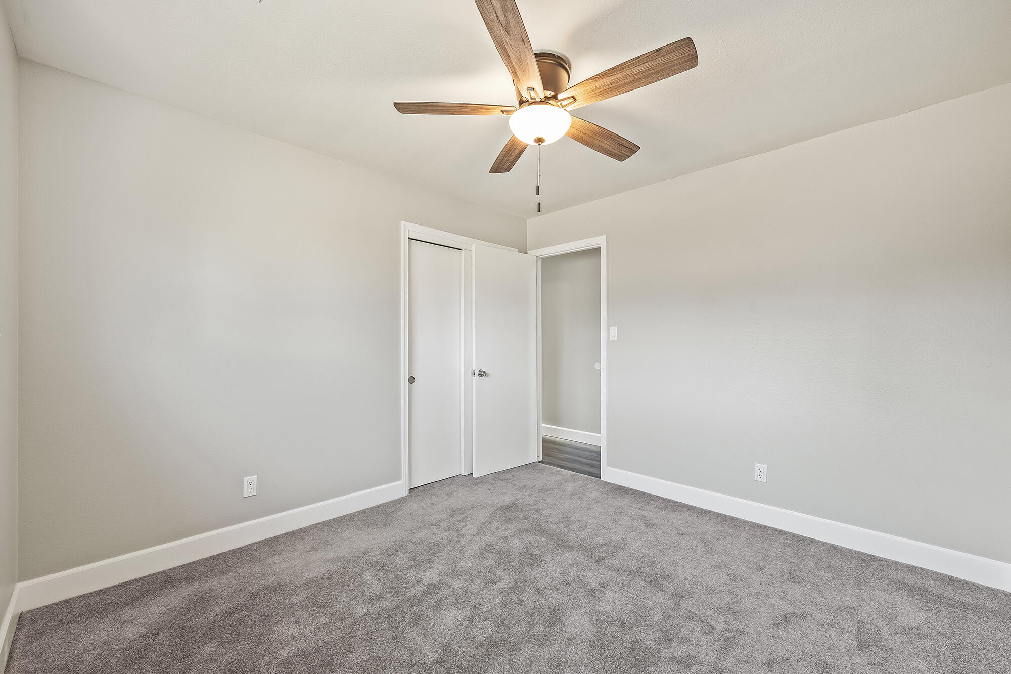 5541 W Walnut Ave, Visalia, CA 93277