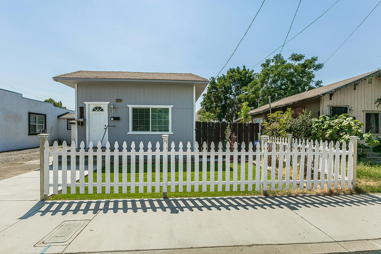 1517 Stillman St, Selma, CA 93662