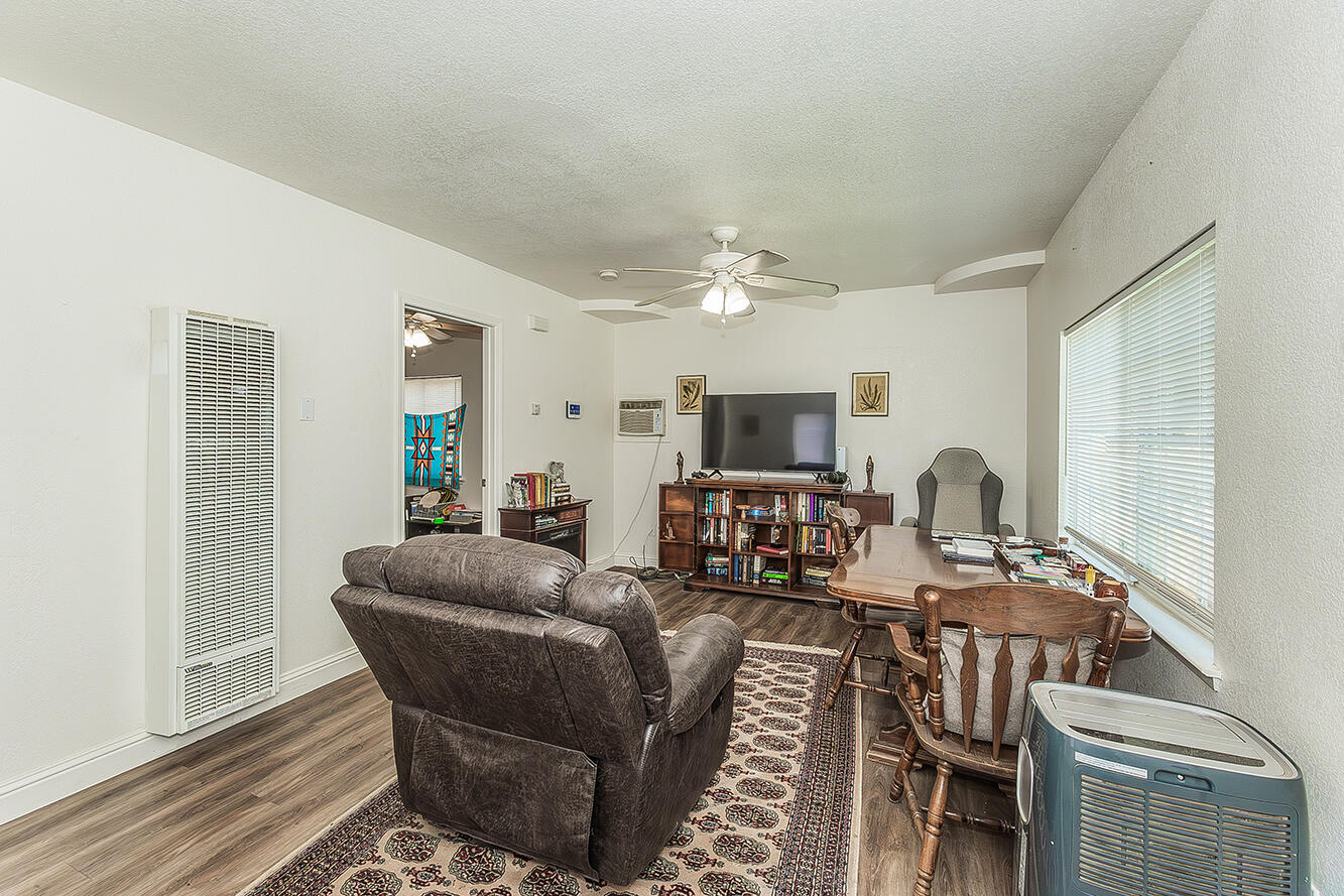 1517 Stillman St, Selma, CA 93662