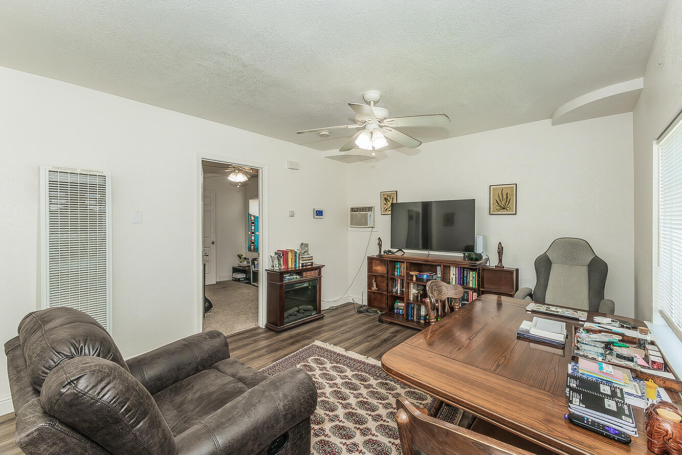 1517 Stillman St, Selma, CA 93662