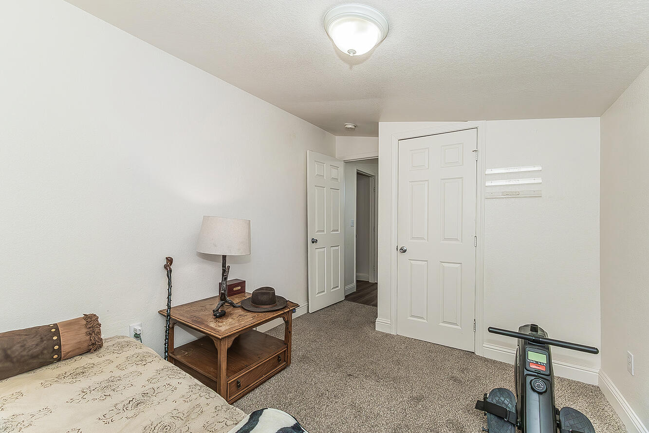 1517 Stillman St, Selma, CA 93662