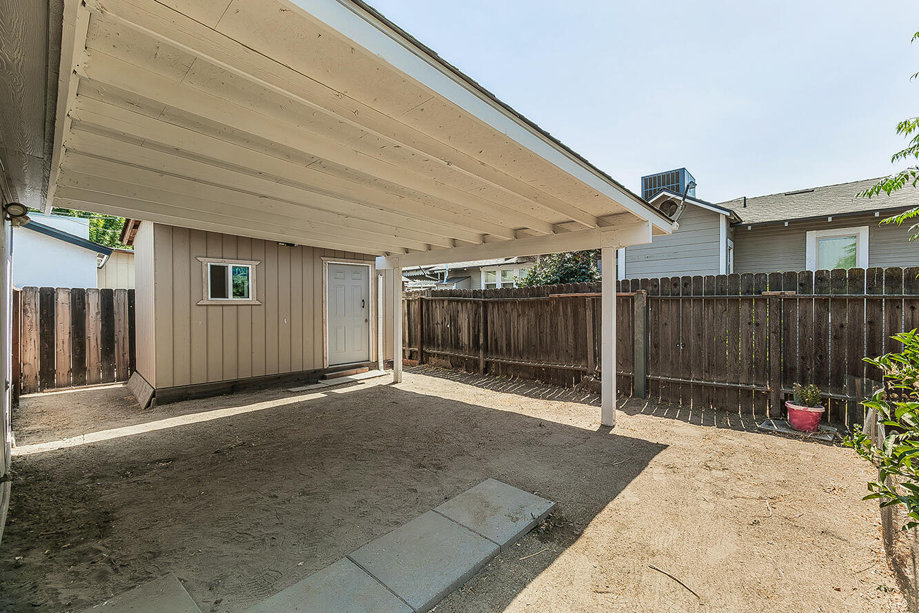 1517 Stillman St, Selma, CA 93662