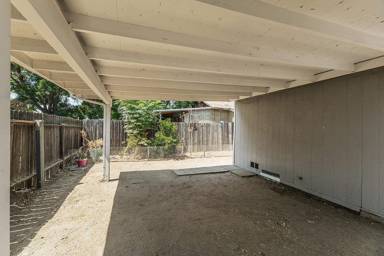 1517 Stillman St, Selma, CA 93662