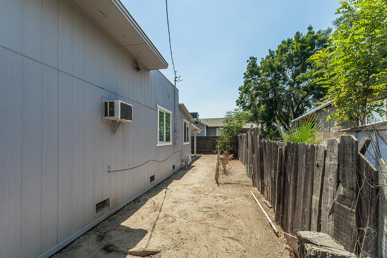 1517 Stillman St, Selma, CA 93662