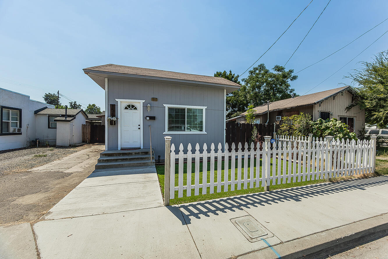 1517 Stillman St, Selma, CA 93662