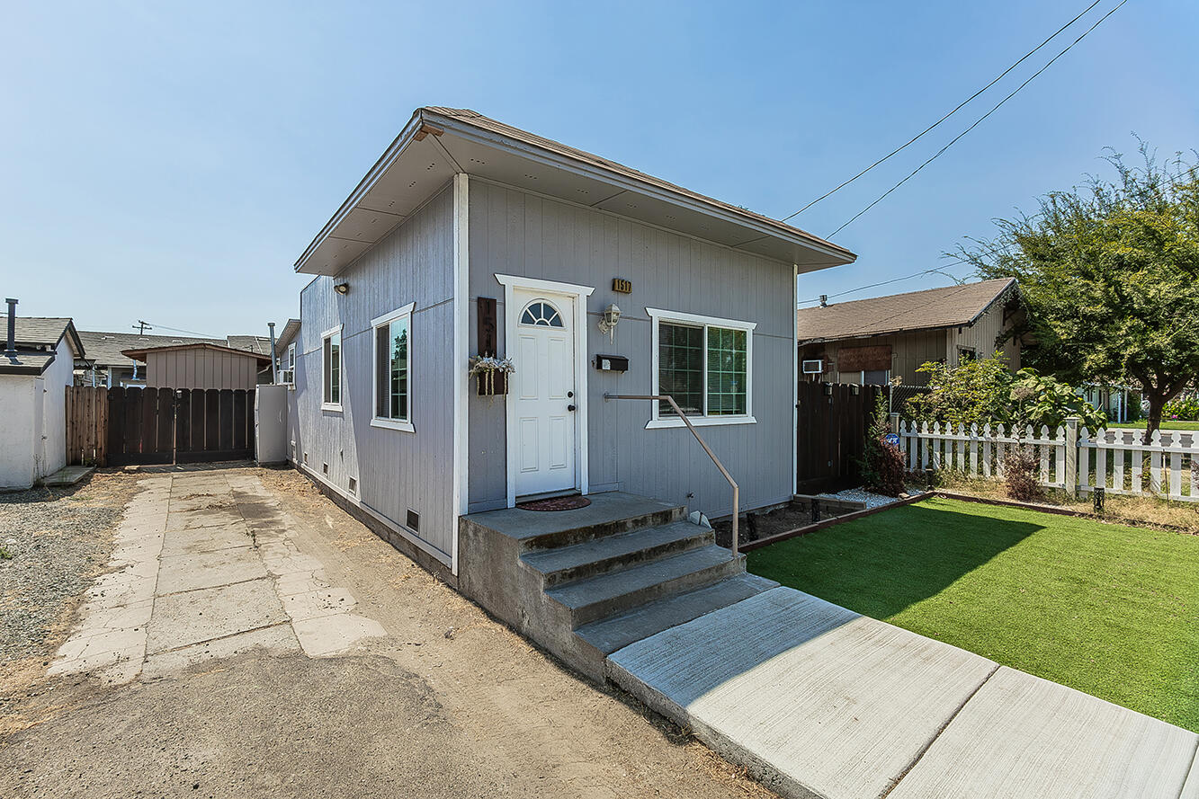 1517 Stillman St, Selma, CA 93662