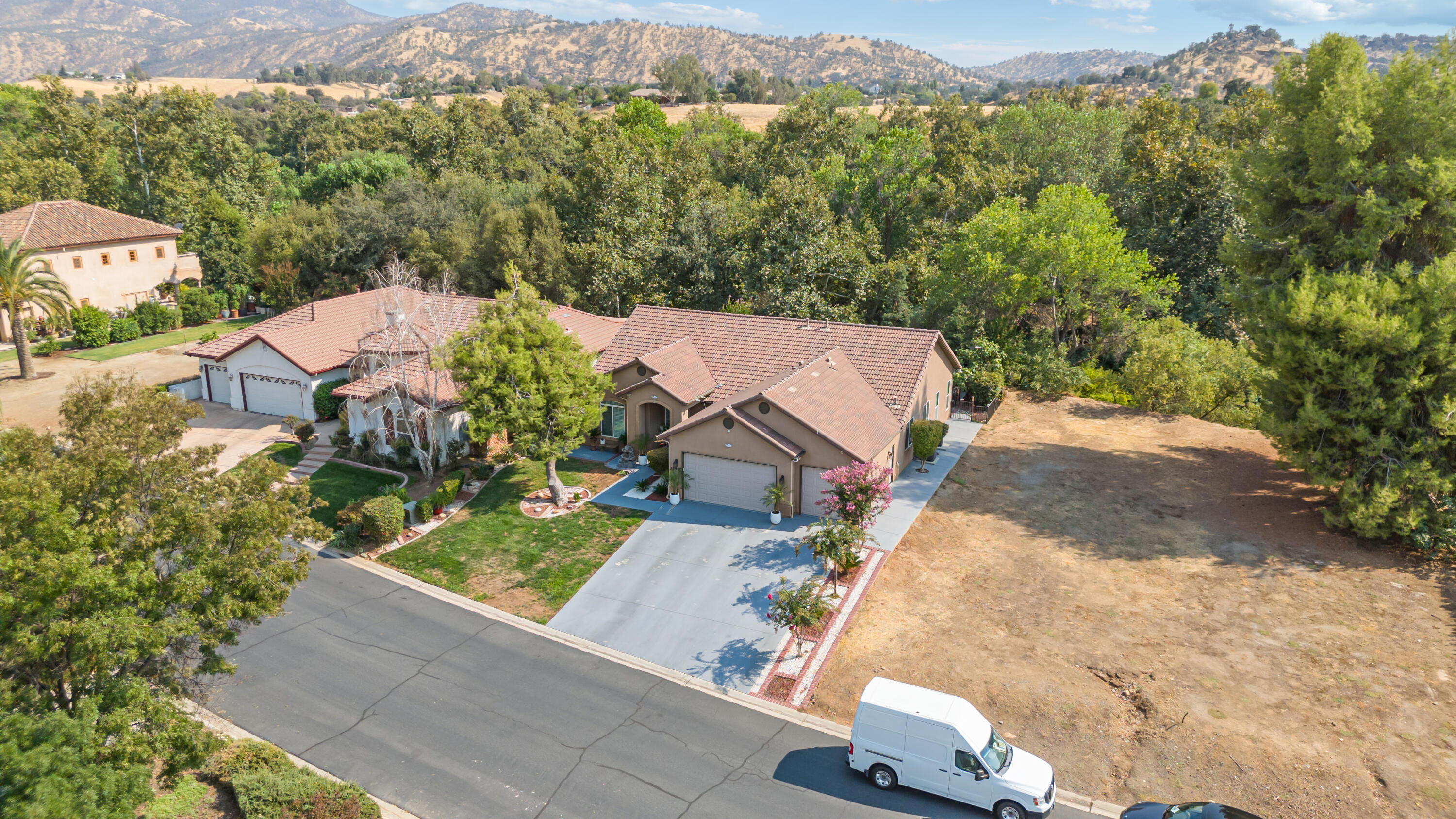 32937 Riverside Dr, Springville, CA 93265