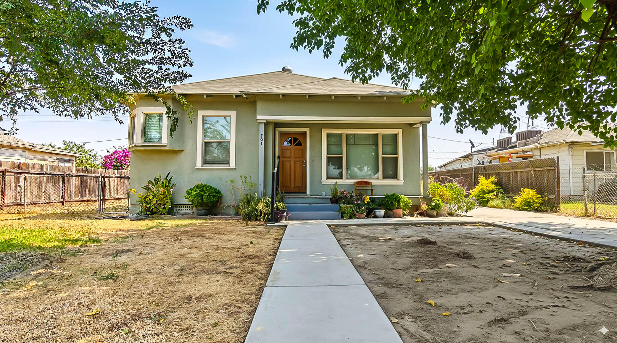 704 N Divisadero St, Visalia, CA 93291