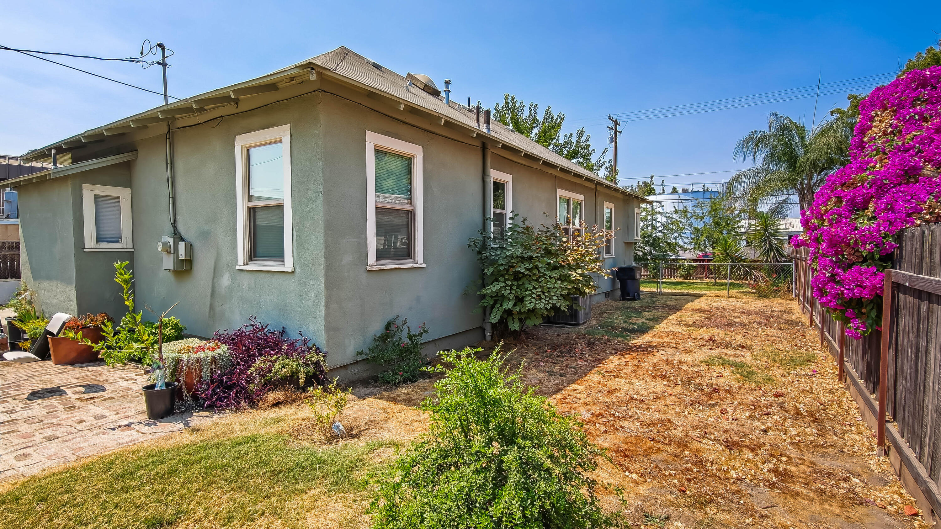 704 N Divisadero St, Visalia, CA 93291