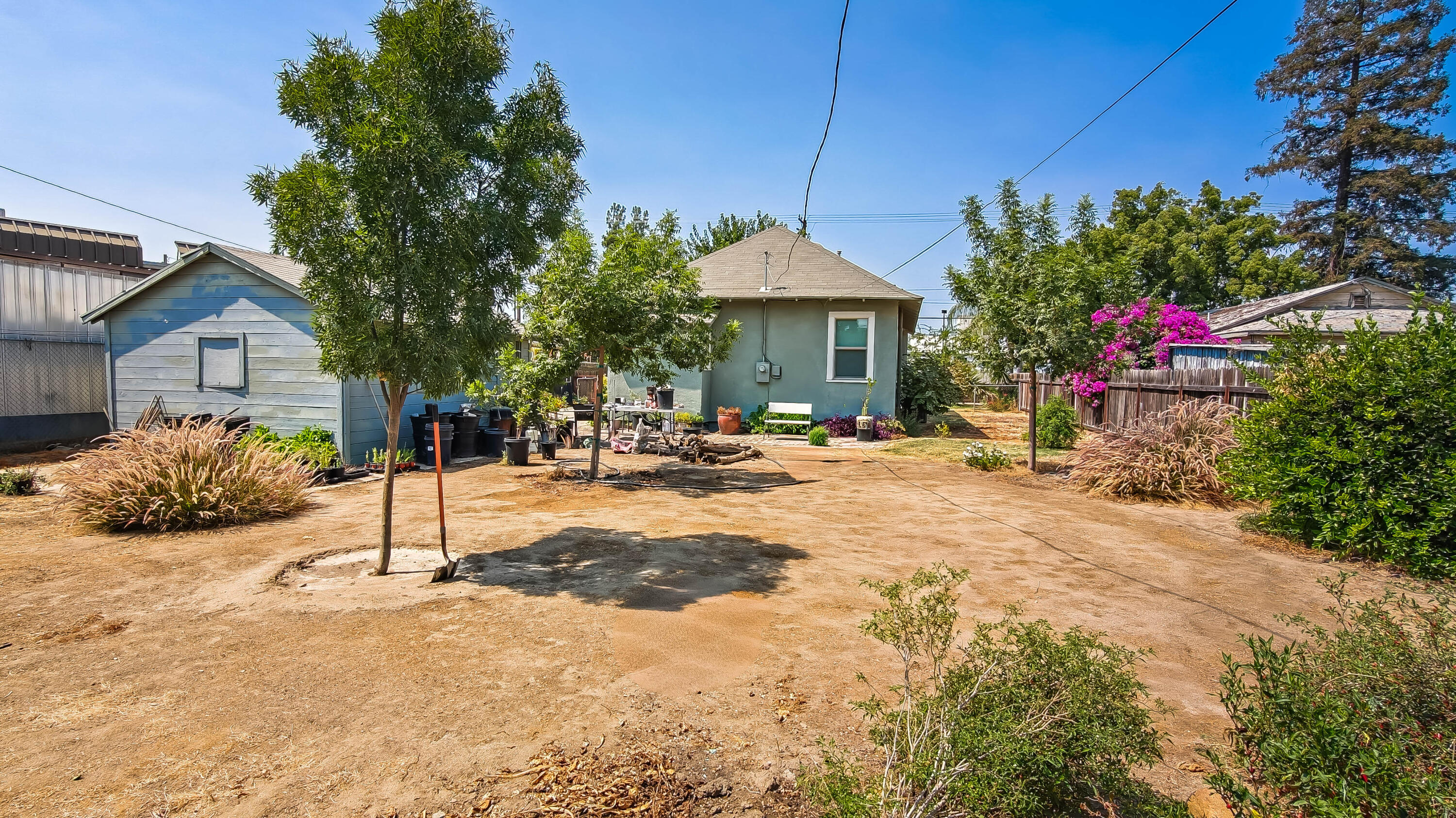 704 N Divisadero St, Visalia, CA 93291